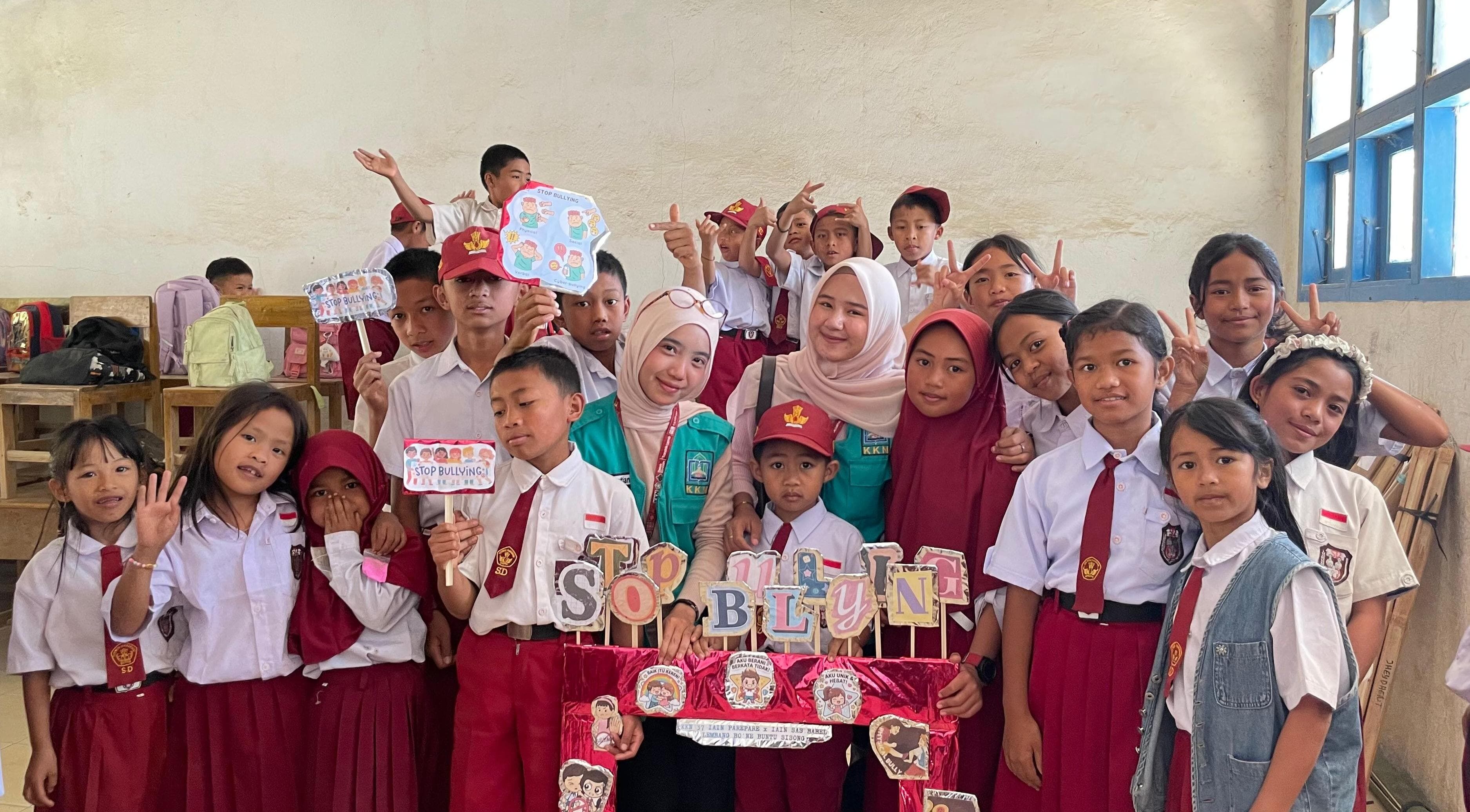 Edukasi Anti-Bullying, Mahasiswa KKN Lembang Bo’ne Buntu Sisong Kolaborasi IAIN Parepare dan IAIN Syaikh Abdurrahman Siddik Bangka Belitung Gelar Sosialisasi di UPT SDN 11 Makale Selatan