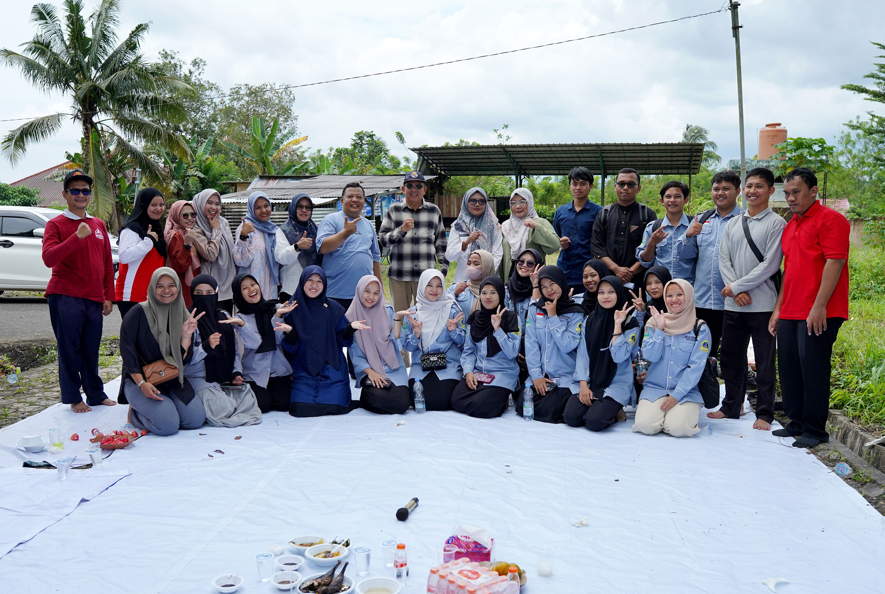 Family Gathering “Makan Besak” FSEI IAIN SAS BABEL Pererat Silaturahmi Civitas Akademika