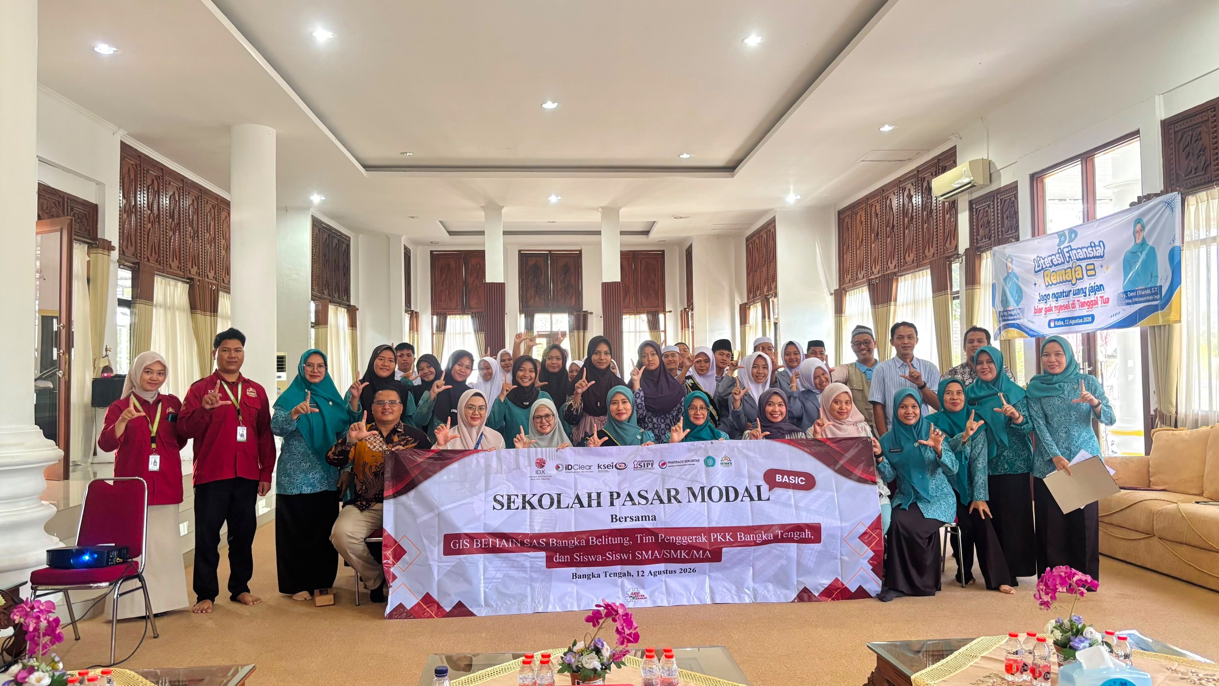 Siswa SMA Di Koba Melek Finansial Melalui Dosen FSEI IAIN SAS Babel Dalam Kegiatan Pengabdian Pada Masyarakat