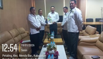 Dekan FSEI Serahkan Laporan Tahunan 2025 kepada Rektor IAIN SAS BABEL